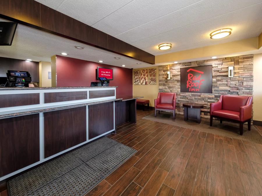 Red Roof Inn Lansing East - MSU Front Desk and Lobby