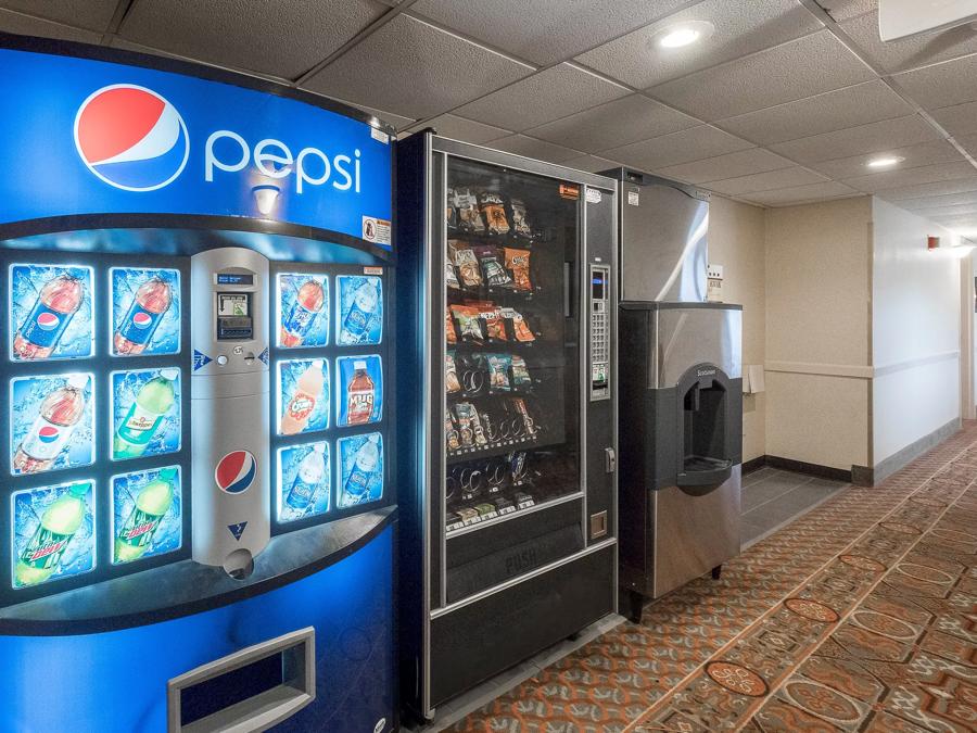 Red Roof Inn & Suites Mt Holly - McGuire AFB Vending Image