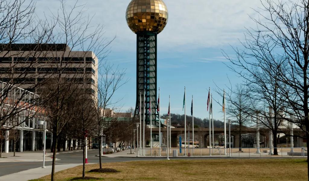 Knoxville Sunsphere and park.