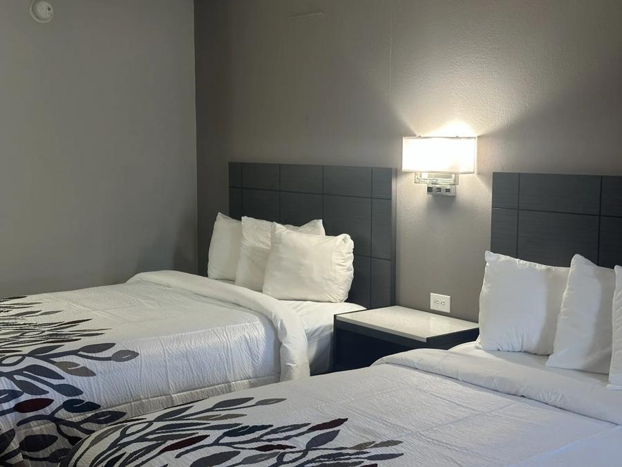 Deluxe 2 Full Beds Non-Smoking