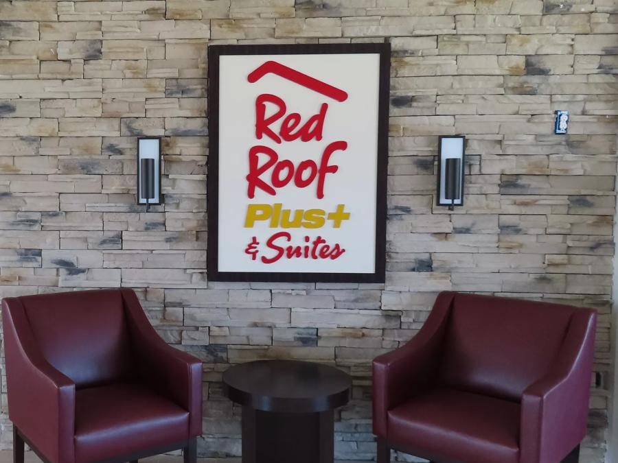 Red Roof PLUS+ & Suites Erie Lobby Image