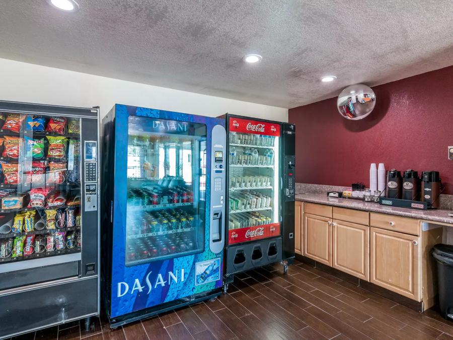 Red Roof Inn Palmdale - Lancaster Vending Image