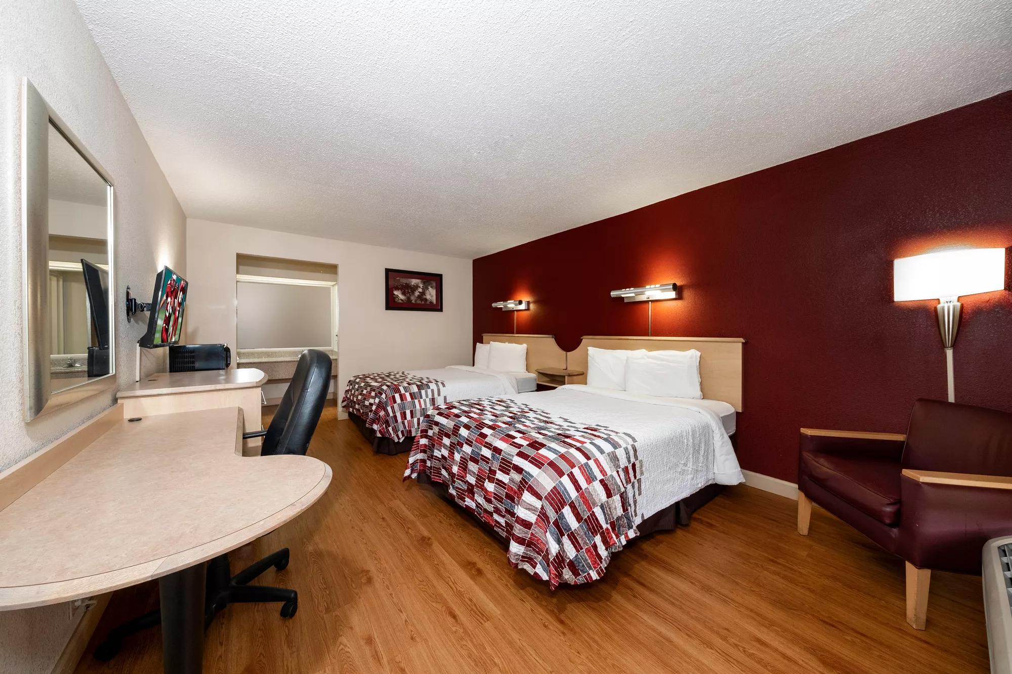 Red Roof Inn & Suites Wytheville Deluxe Double Room Image