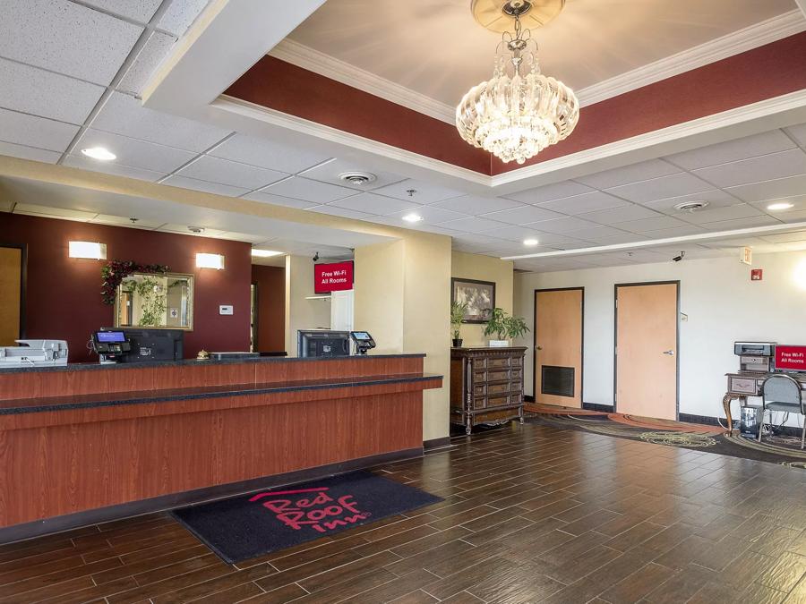 Red Roof Inn Jackson, OH Front Desk and Lobby Image