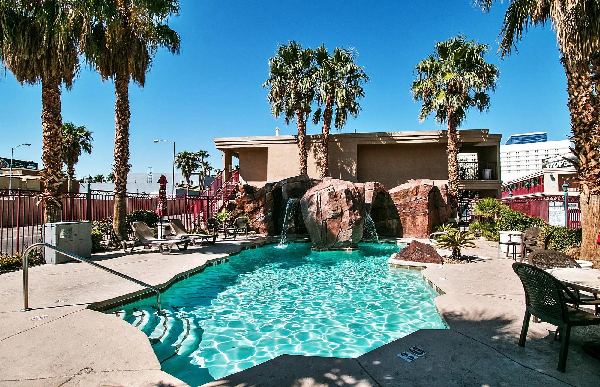 Red Roof Inn Las Vegas Outdoor Swimming Pool