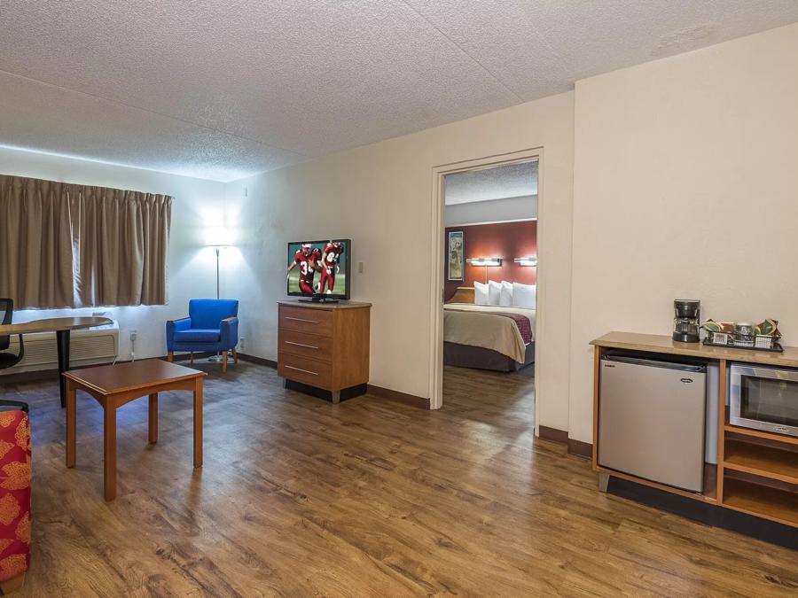 Red Roof Inn & Suites Cleveland - Elyria Amenities Image