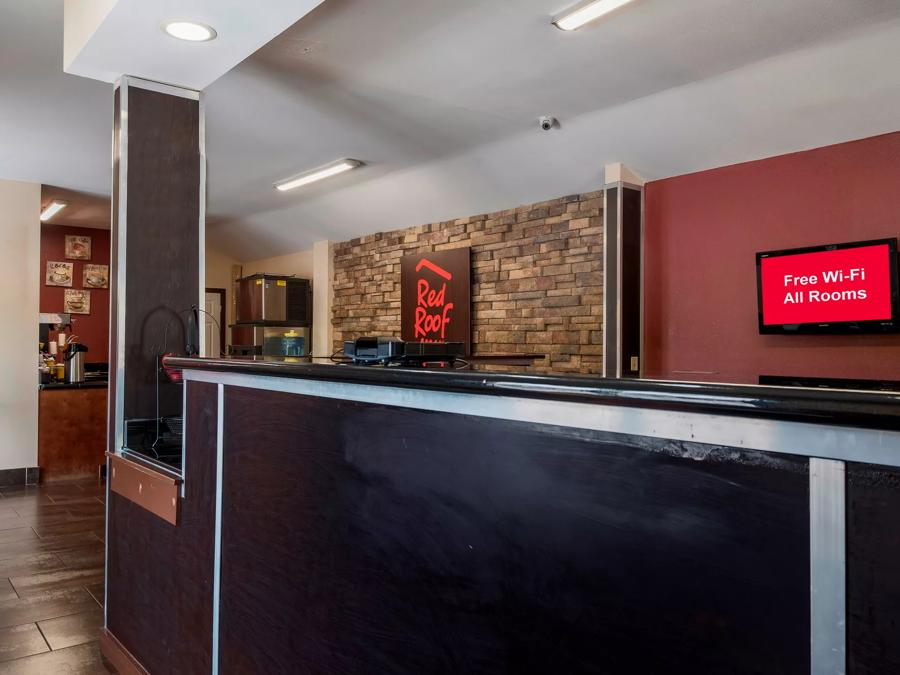 Red Roof Inn Neptune Deluxe Front Desk and Lobby Image