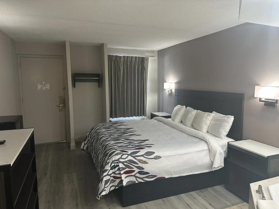 Superior King with Jetted Tub Non-Smoking