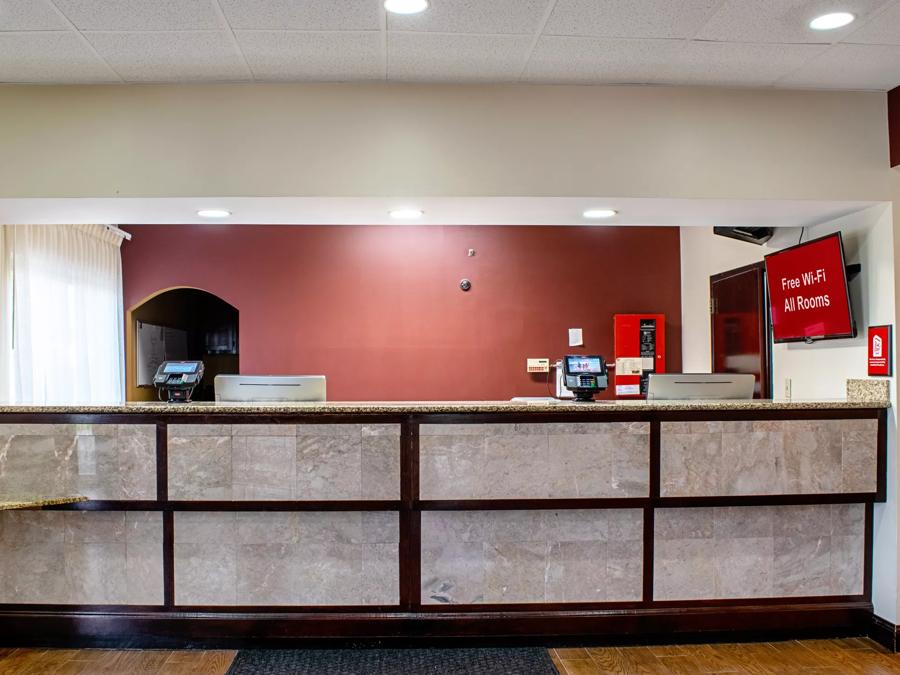 Red Roof Inn & Suites Middletown - Franklin Front Desk Image