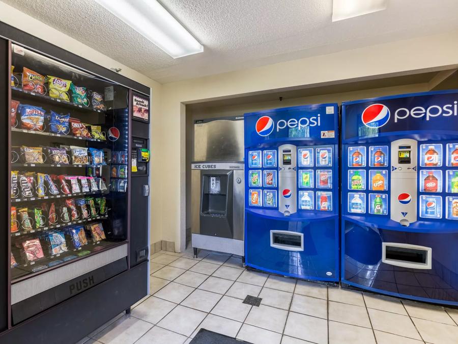 Red Roof Inn Minneapolis - Plymouth Vending Image