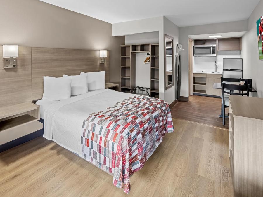 RRI1469_NS Suite 1 Full Bed with Kitchen 1 PRO Approved 6-16-26_NT1FK_1 Image