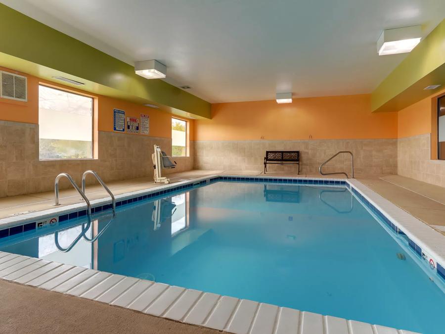 Red Roof Inn Springfield, OH Indoor Swimming Pool Image