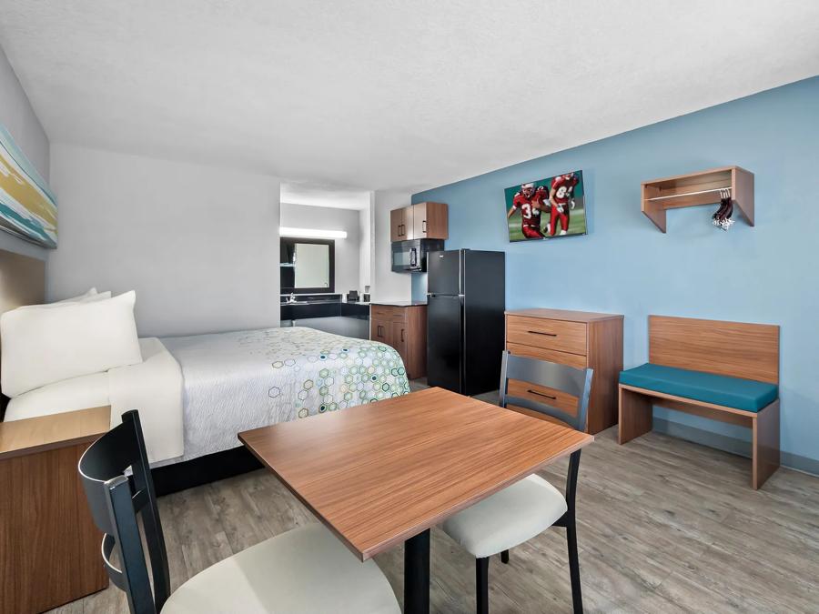 HTS683_NS Studio 1King 4 PRO Approved 10-29-25_NE1K_4 Image