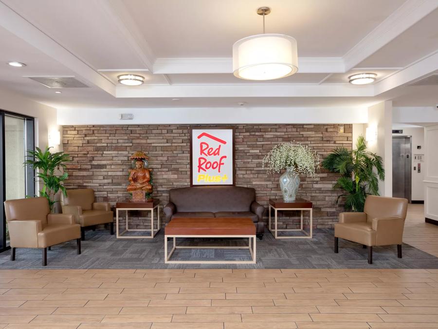 Red Roof PLUS+ Miami Airport Lobby Image