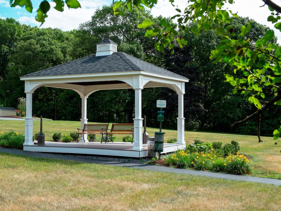 Red Roof Inn Boston - Southborough/Worcester Outdoor Gazebo Image