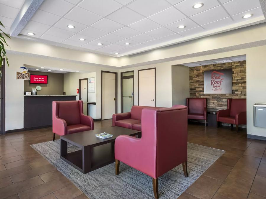 Red Roof Inn & Suites Statesboro - University Front Desk Image