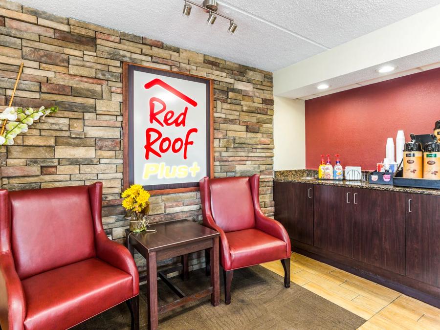 Red Roof PLUS+ Nashville North - Goodlettsville Lobby