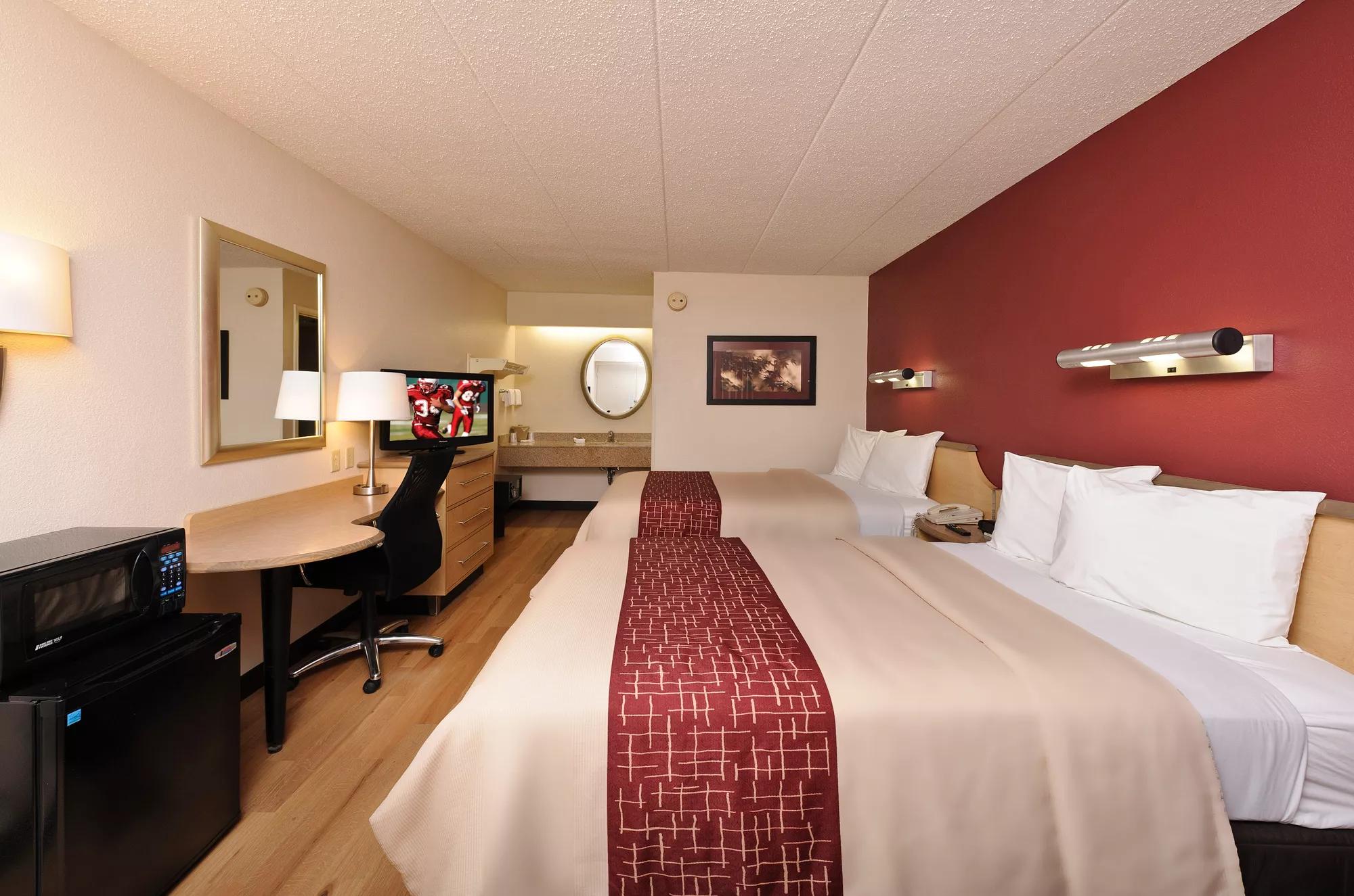 Red Roof Inn Dayton North Airport Deluxe Double Room Image