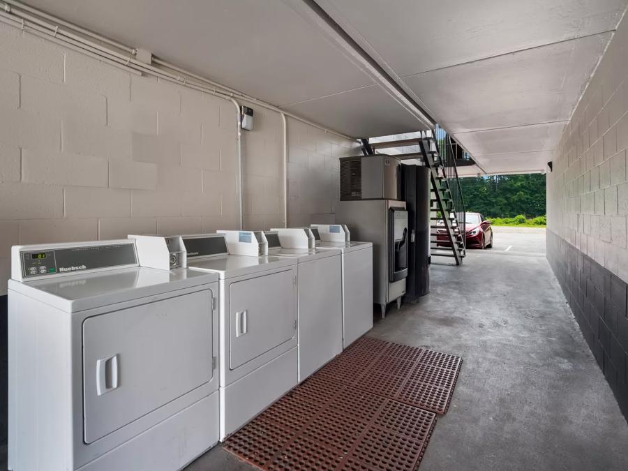 Red Roof Inn Columbia, SC Airport Laundry Image