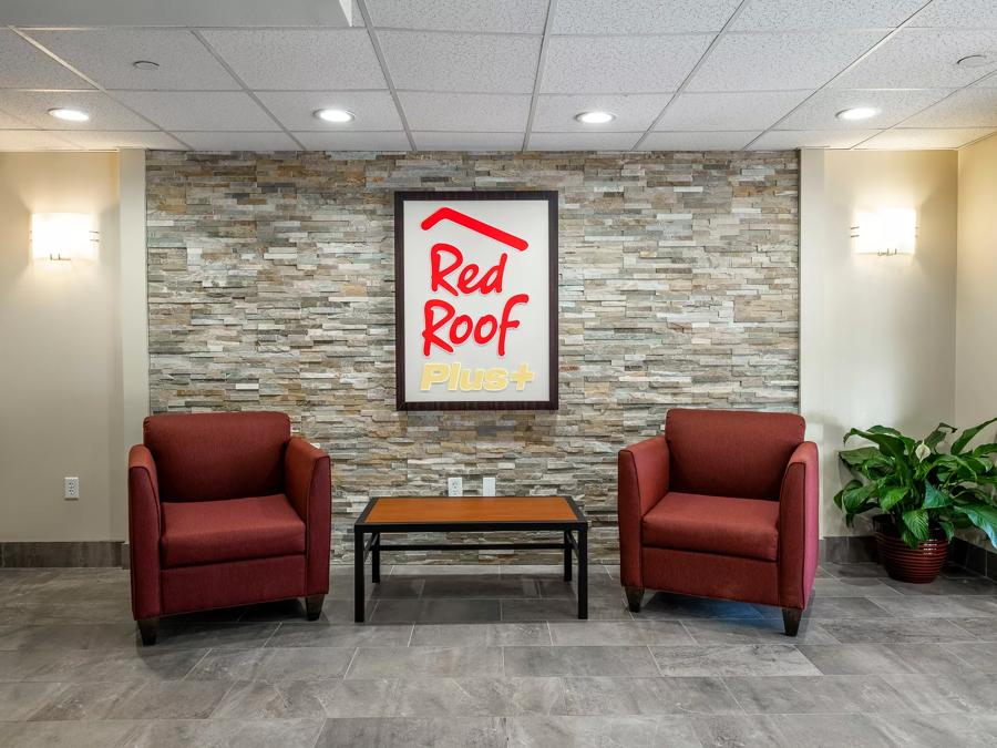 Red Roof PLUS+ Tuscaloosa - University Lobby Image