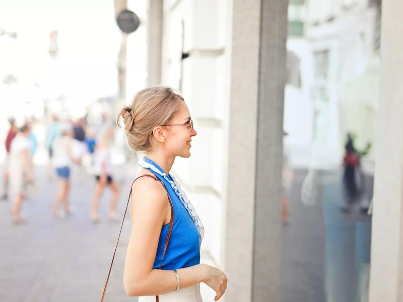 girl shopping