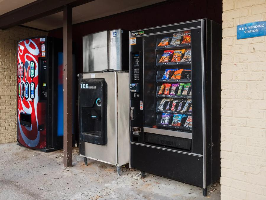 Red Roof Inn Morgan City Vending Image