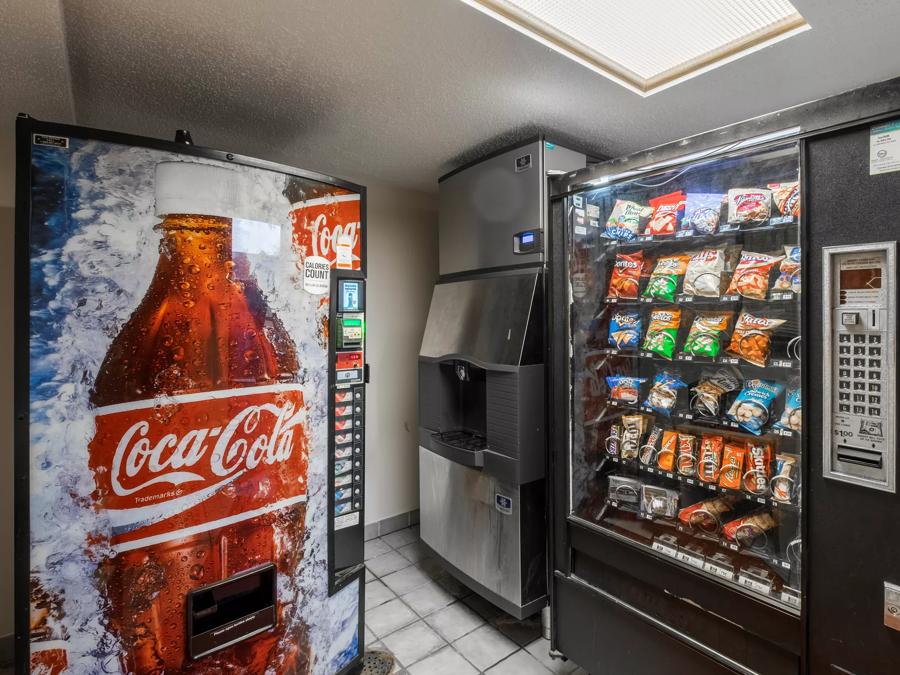 Red Roof Inn Parkersburg Vending Image