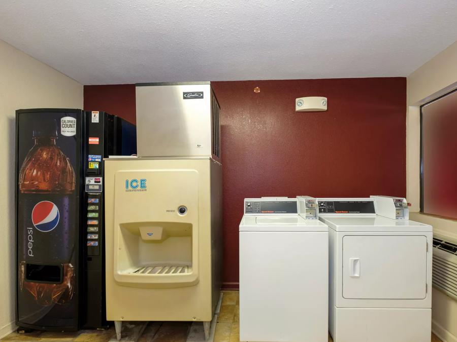 Red Roof Inn Columbus, MS Laundry Image