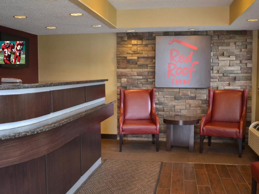 Red Roof Inn Elkhart Front Desk and Lobby Image