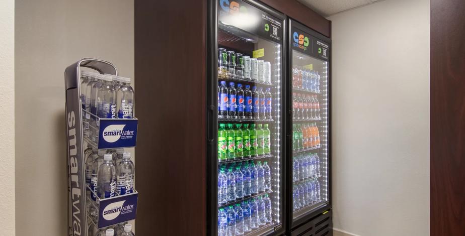 Red Roof PLUS+ & Suites Erie Vending Image