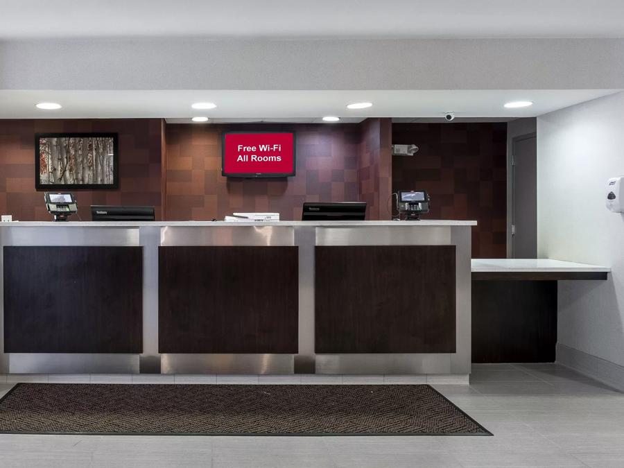 Red Roof PLUS+ Boston - Mansfield/Foxboro Lobby Front Desk Image