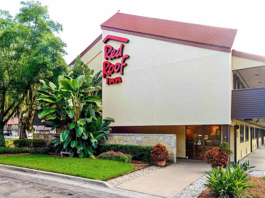 Cheap hotel near Tampa Fairgrounds