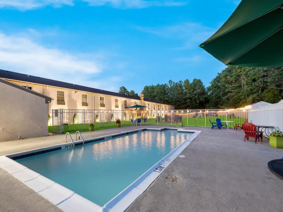 Red Roof Inn Dahlgren - Naval Base Pool Image