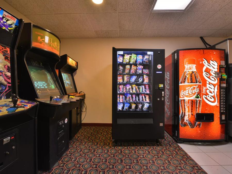 Red Roof Inn Clyde Vending Image