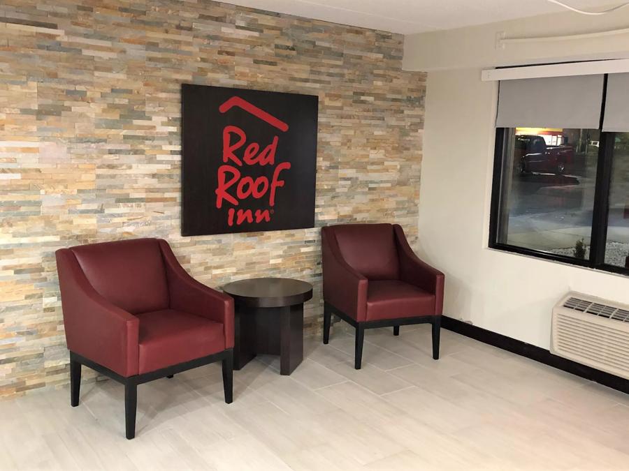 Red Roof Inn Greenville, NC Lobby Sitting Area Image