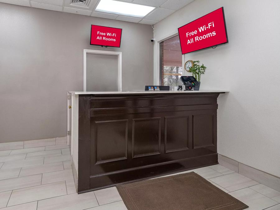 Red Roof Inn Bay Minette Front Desk Image