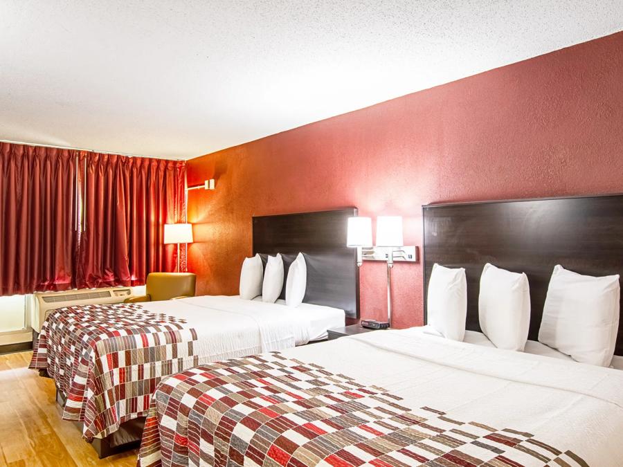 335-deluxe 2 queen beds-3 Image