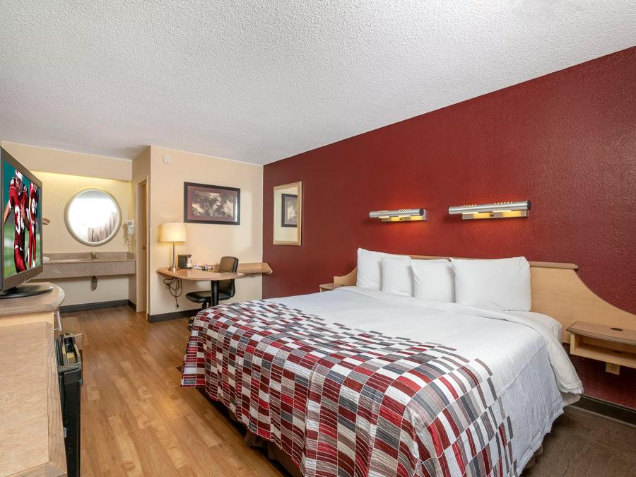 Red Roof Inn Buffalo - Niagara Airport Superior King Room Image Details