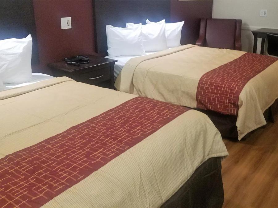  Red Roof Inn & Suites Houston - Hobby Airport Superior 2 Queen Beds Non-Smoking Image