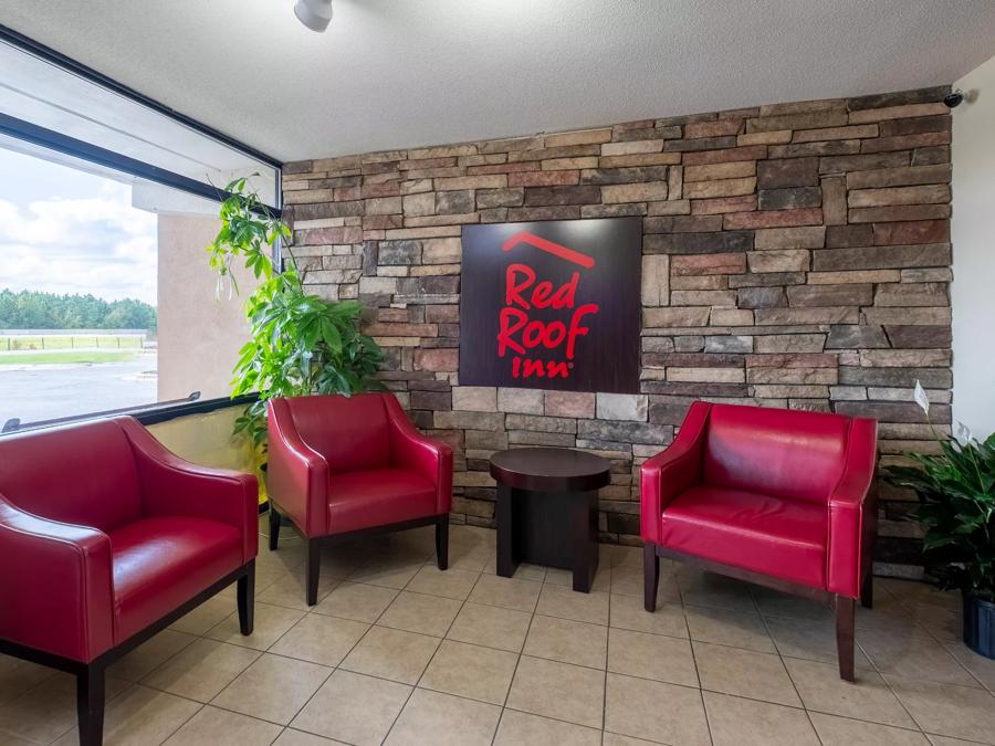Red Roof Inn Kenly – I-95 Lobby Sitting Area Image