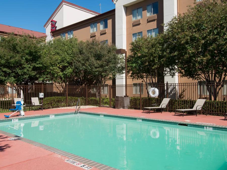 Red Roof PLUS+ Austin South Outdoor Swimming Pool Image