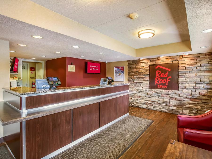 Red Roof Inn Detroit - Plymouth Canton Front Desk and Lobby