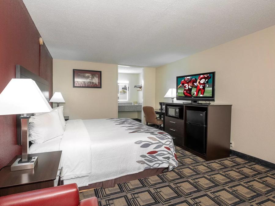 Red Roof Inn Murray Superior King Room Non-Smoking Amenities Image