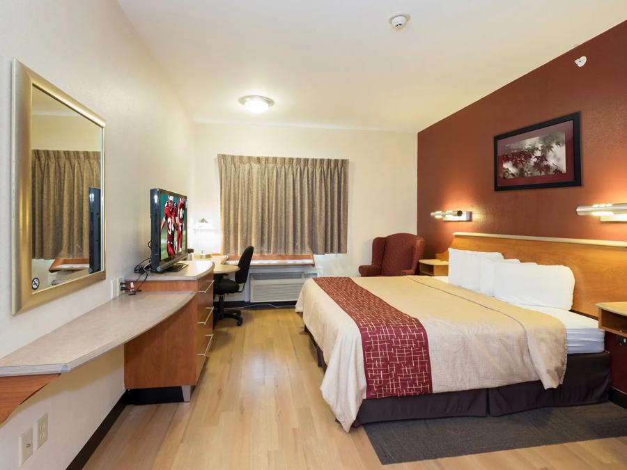 Red Roof Inn Glens Falls - Lake George Single King Room Image