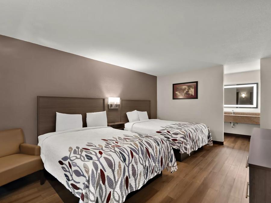 Red Roof Inn Winchester, VA Deluxe 2 Queen Beds Second Floor Non-Smoking Image