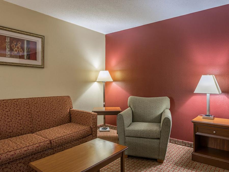  Red Roof Inn & Suites Little Rock Amenities Image