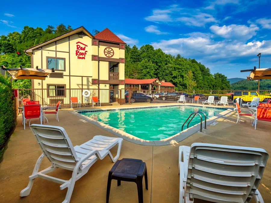 Red Roof Inn Helen Outdoor Swimming Pool Image