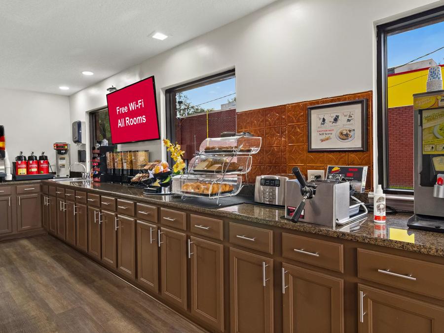 Red Roof Inn Baldwin Breakfast Area Image