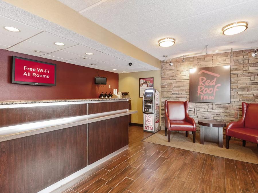 Red Roof Inn Tampa Fairgrounds - Casino Front Desk and Lobby Room