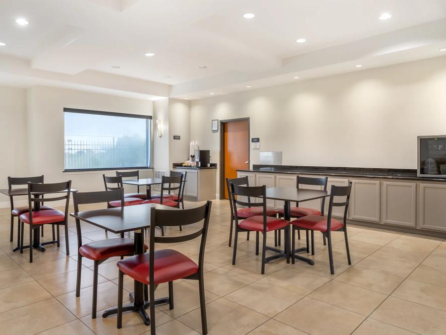 RRI1531_Breakfast Area 1 PRO Approved 10-21-25 Image